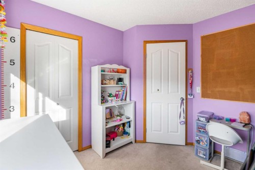 27 Jacobs Close, Red Deer, AB - Indoor Photo Showing Bedroom
