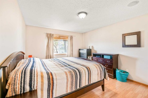27 Jacobs Close, Red Deer, AB - Indoor Photo Showing Bedroom