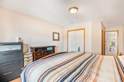 27 Jacobs Close, Red Deer, AB - Indoor Photo Showing Bedroom