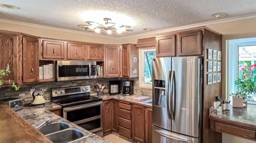 58 Maxwell Avenue, Red Deer, AB - Indoor Photo Showing Kitchen With Stainless Steel Kitchen With Double Sink