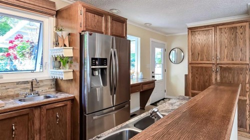 58 Maxwell Avenue, Red Deer, AB - Indoor Photo Showing Kitchen