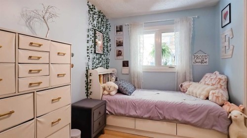 58 Maxwell Avenue, Red Deer, AB - Indoor Photo Showing Bedroom