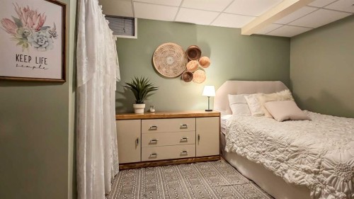 58 Maxwell Avenue, Red Deer, AB - Indoor Photo Showing Bedroom