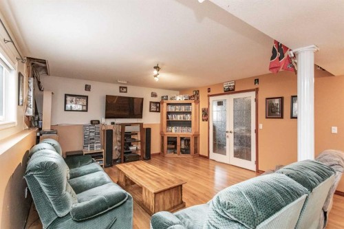 34 Iron Wolf Ridge, Lacombe, AB - Indoor Photo Showing Living Room