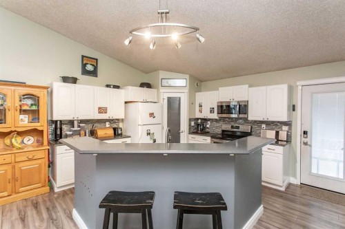 34 Iron Wolf Ridge, Lacombe, AB - Indoor Photo Showing Kitchen With Upgraded Kitchen