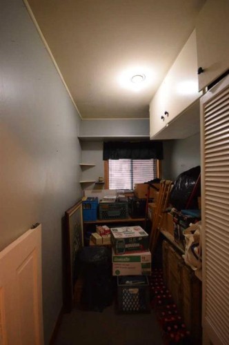 2121 21 Avenue, Didsbury, AB - Indoor Photo Showing Other Room