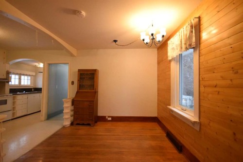 2121 21 Avenue, Didsbury, AB - Indoor Photo Showing Other Room