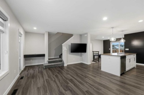 4140 Ryders Ridge Boulevard, Sylvan Lake, AB - Indoor Photo Showing Kitchen
