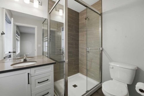4140 Ryders Ridge Boulevard, Sylvan Lake, AB - Indoor Photo Showing Bathroom