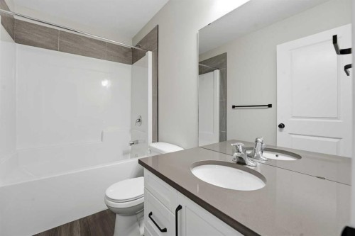 4140 Ryders Ridge Boulevard, Sylvan Lake, AB - Indoor Photo Showing Bathroom