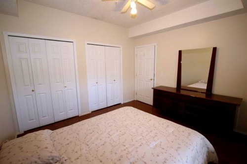 123-4512 52 Avenue, Red Deer, AB - Indoor Photo Showing Bedroom