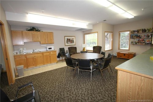 123-4512 52 Avenue, Red Deer, AB - Indoor Photo Showing Dining Room