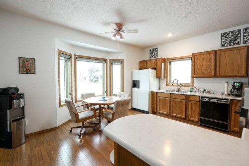 10-27501 Township Road 374, Rural Red Deer County, AB - Indoor Photo Showing Kitchen