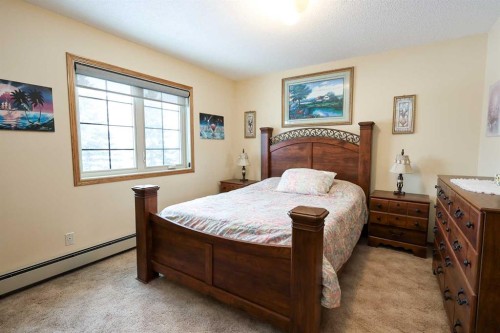 10-27501 Township Road 374, Rural Red Deer County, AB - Indoor Photo Showing Bedroom