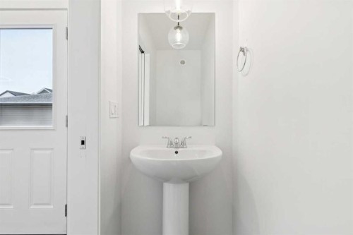 3586 Chestermere Boulevard, Chestermere, AB - Indoor Photo Showing Bathroom