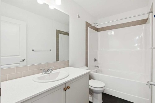 3586 Chestermere Boulevard, Chestermere, AB - Indoor Photo Showing Bathroom