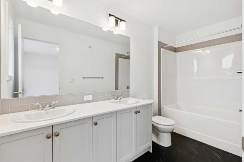 3586 Chestermere Boulevard, Chestermere, AB - Indoor Photo Showing Bathroom