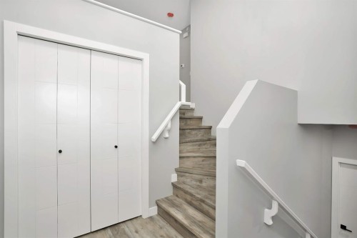 112 Hinshaw Drive, Sylvan Lake, AB - Indoor Photo Showing Other Room