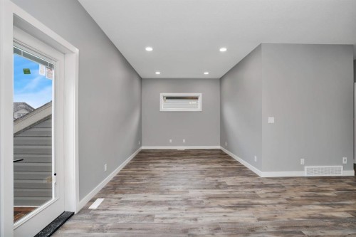 112 Hinshaw Drive, Sylvan Lake, AB - Indoor Photo Showing Other Room