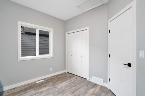 112 Hinshaw Drive, Sylvan Lake, AB - Indoor Photo Showing Other Room