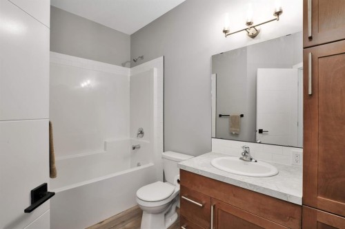 112 Hinshaw Drive, Sylvan Lake, AB - Indoor Photo Showing Bathroom