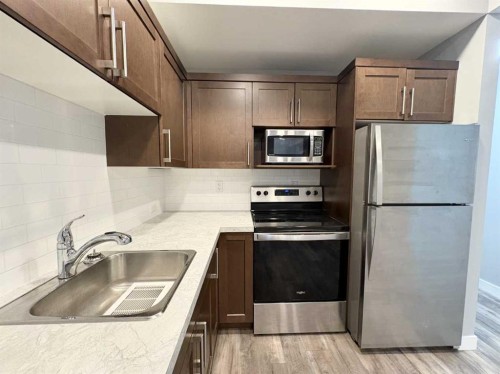 112 Hinshaw Drive, Sylvan Lake, AB - Indoor Photo Showing Kitchen With Double Sink