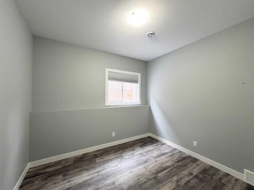 112 Hinshaw Drive, Sylvan Lake, AB - Indoor Photo Showing Other Room