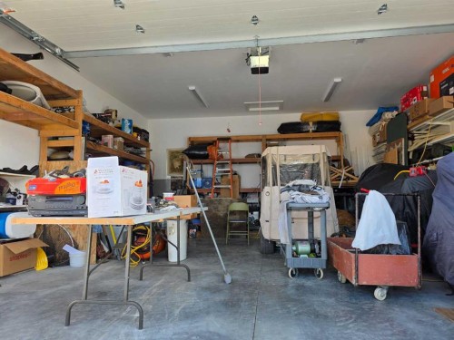 112 Hinshaw Drive, Sylvan Lake, AB - Indoor Photo Showing Garage