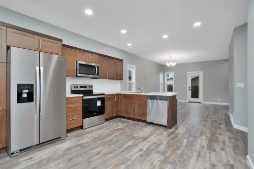 112 Hinshaw Drive, Sylvan Lake, AB - Indoor Photo Showing Kitchen