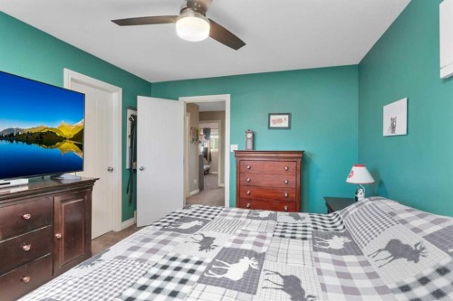 3 Ross Close, Sylvan Lake, AB - Indoor Photo Showing Bedroom