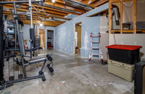 4414 48 Avenue, Innisfail, AB - Indoor Photo Showing Basement