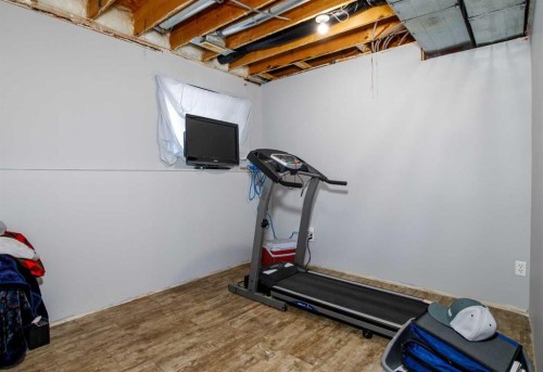 4414 48 Avenue, Innisfail, AB - Indoor Photo Showing Gym Room