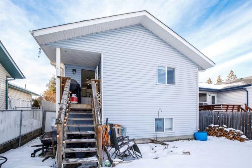 4414 48 Avenue, Innisfail, AB - Outdoor With Exterior