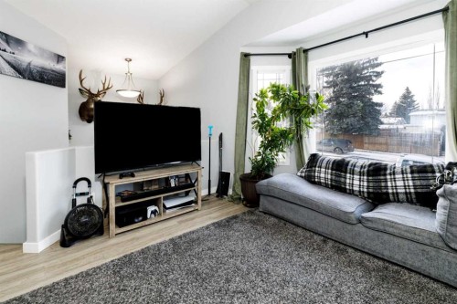 4414 48 Avenue, Innisfail, AB - Indoor