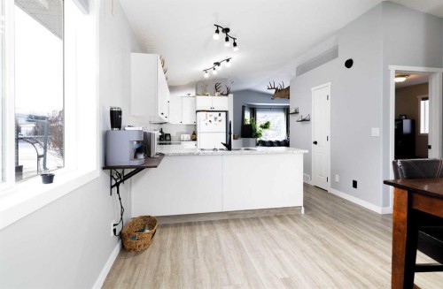 4414 48 Avenue, Innisfail, AB - Indoor