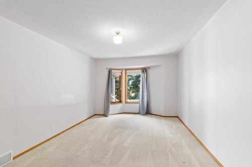 9 Dunn Close, Red Deer, AB - Indoor Photo Showing Other Room