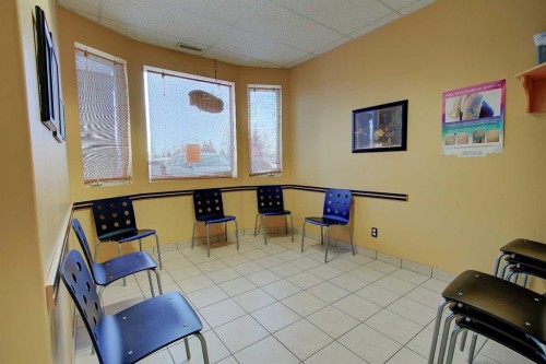 1-5021 Parkwood Road, Blackfalds, AB 