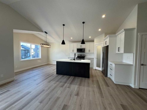 4237 Westbrooke Road, Blackfalds, AB - Indoor Photo Showing Kitchen With Upgraded Kitchen