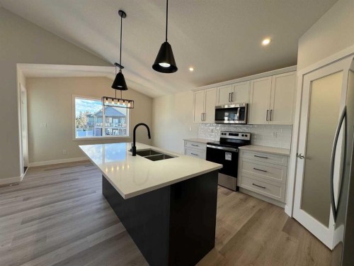 4237 Westbrooke Road, Blackfalds, AB - Indoor Photo Showing Kitchen With Stainless Steel Kitchen With Double Sink With Upgraded Kitchen