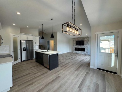 4237 Westbrooke Road, Blackfalds, AB - Indoor Photo Showing Kitchen