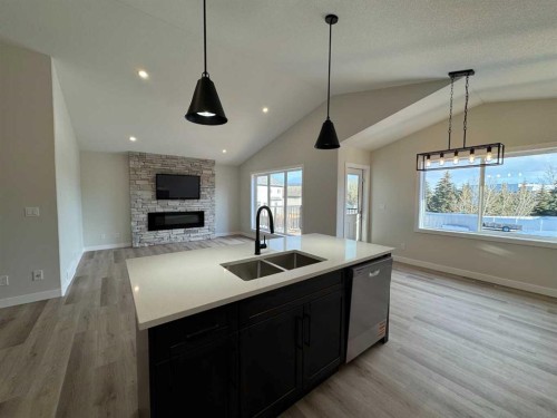 4237 Westbrooke Road, Blackfalds, AB - Indoor Photo Showing Kitchen With Double Sink