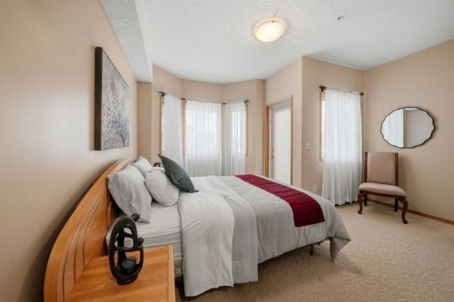 111-5300 48 Street, Red Deer, AB - Indoor Photo Showing Bedroom