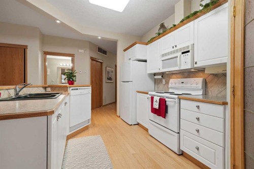 111-5300 48 Street, Red Deer, AB - Indoor Photo Showing Kitchen