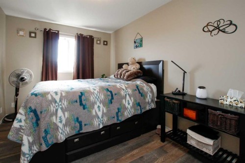 13 Kenny Close, Red Deer, AB - Indoor Photo Showing Bedroom