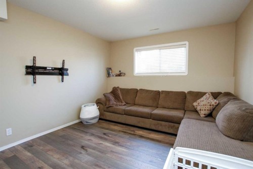 13 Kenny Close, Red Deer, AB - Indoor Photo Showing Living Room