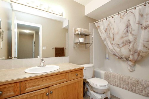 13 Kenny Close, Red Deer, AB - Indoor Photo Showing Bathroom