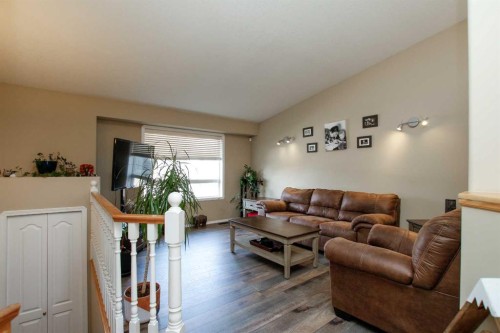 13 Kenny Close, Red Deer, AB - Indoor Photo Showing Living Room