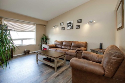 13 Kenny Close, Red Deer, AB - Indoor Photo Showing Living Room