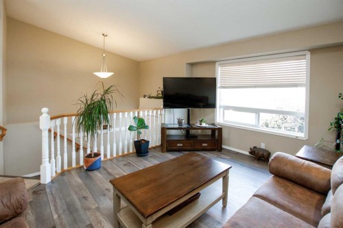 13 Kenny Close, Red Deer, AB - Indoor Photo Showing Living Room