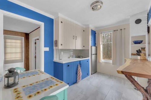 77 Birchcliff Road, Birchcliff, AB - Indoor